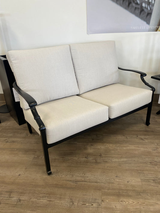 Verona Loveseat