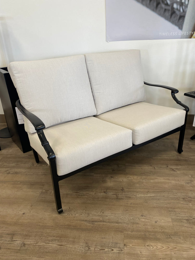 Verona Loveseat