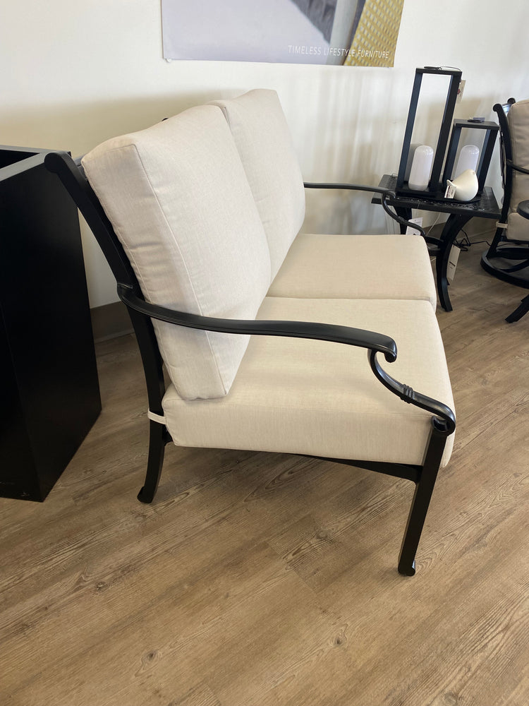 Verona Loveseat