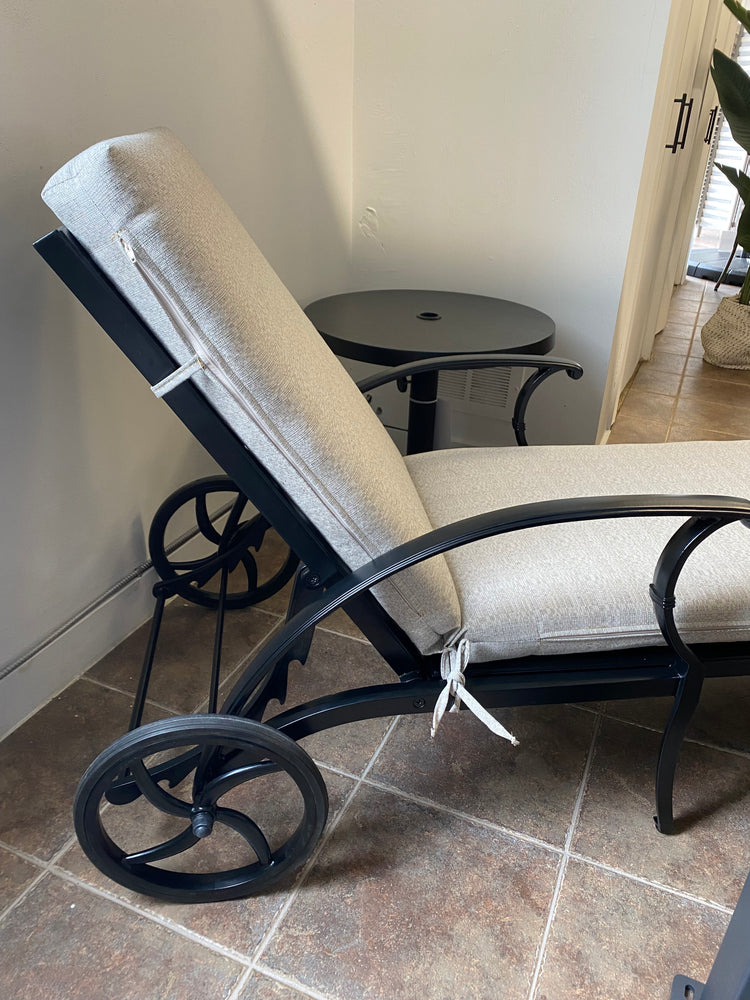 Pure Chaise Lounge
