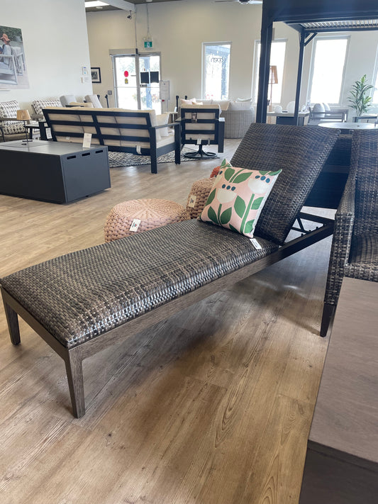 Biltmore Adjustable Lounger (w/Wheels)