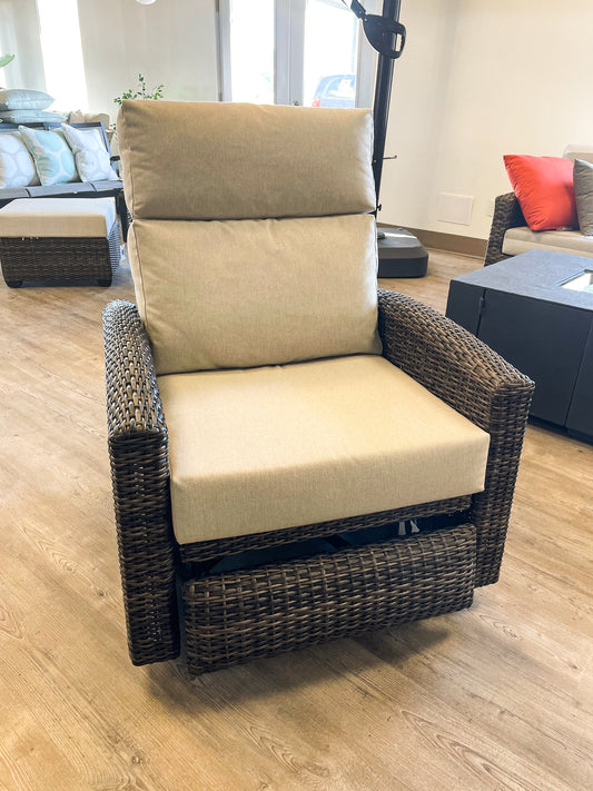 Coral Gables Swivel Recliner w/cushion Heritage Papyrus