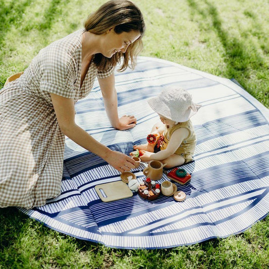 Love Rugs - Picnic Blankets by Basil Bangs