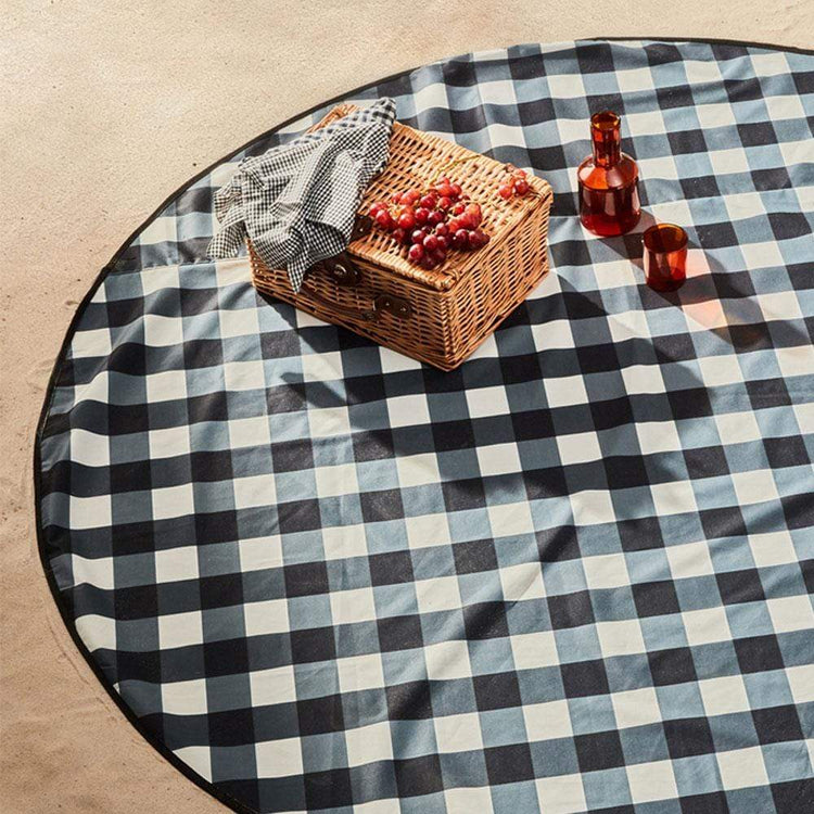 Love Rugs - Picnic Blankets by Basil Bangs