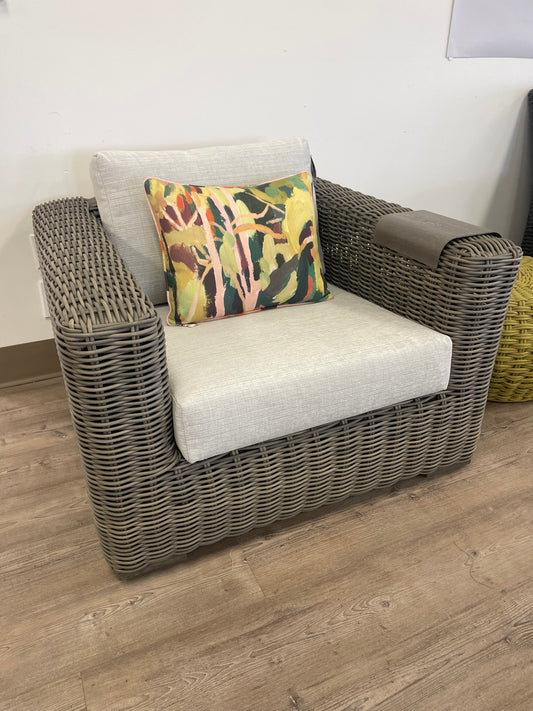 Cubo Club Chair w/cushion Roving Cloud