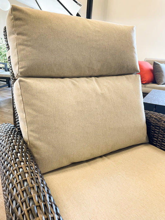 Coral Gables Swivel Recliner w/cushion Heritage Papyrus